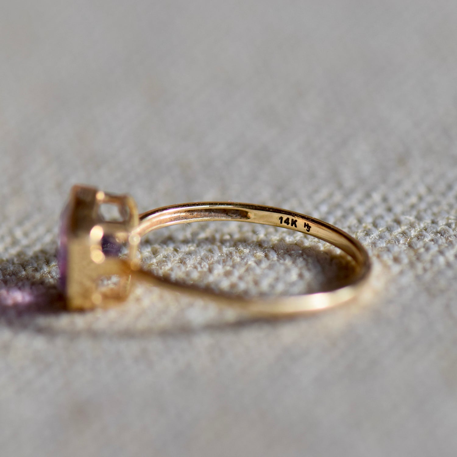 14k Gold Hex-Set Amethyst Ring (Size 7)