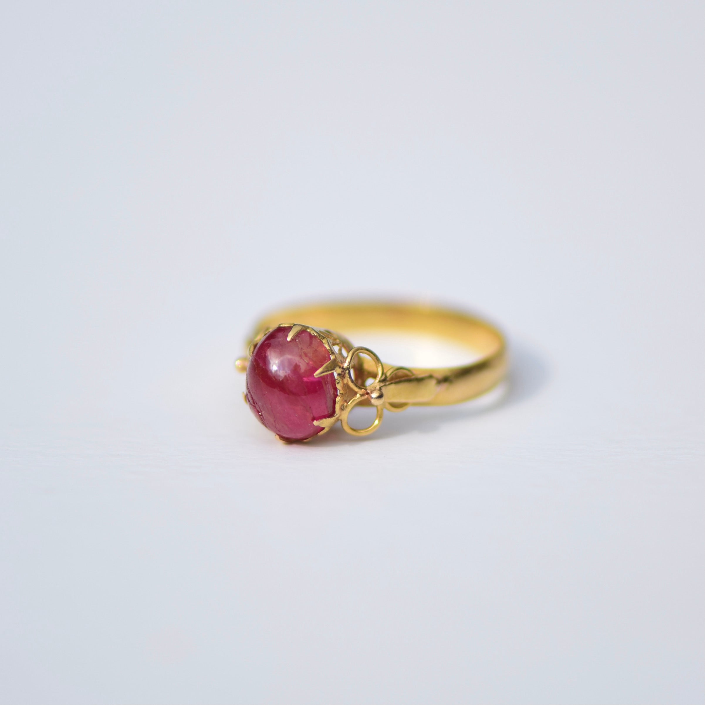 ADA CABOCHON RUBY 使用説明書付き 6.09 carat Cabochon Burmese Ruby and Diamond Ring – Ronald Abram