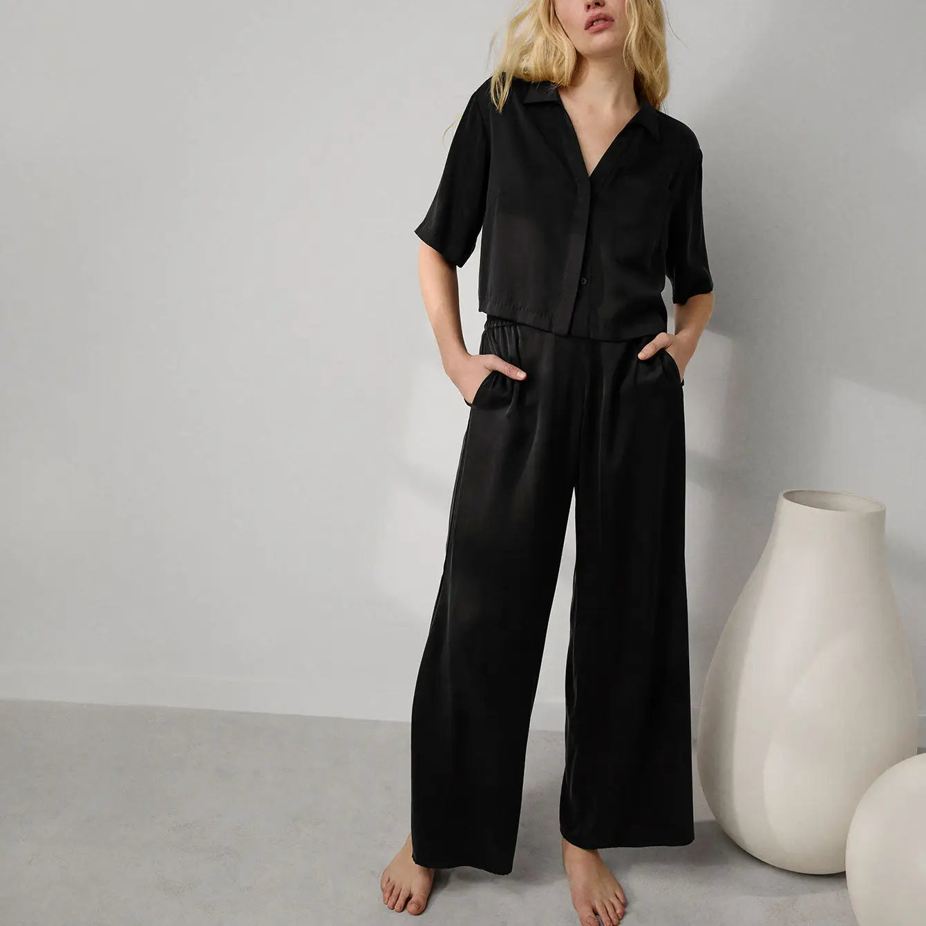 Lunya Washable Silk High Rise Pant Set in Black